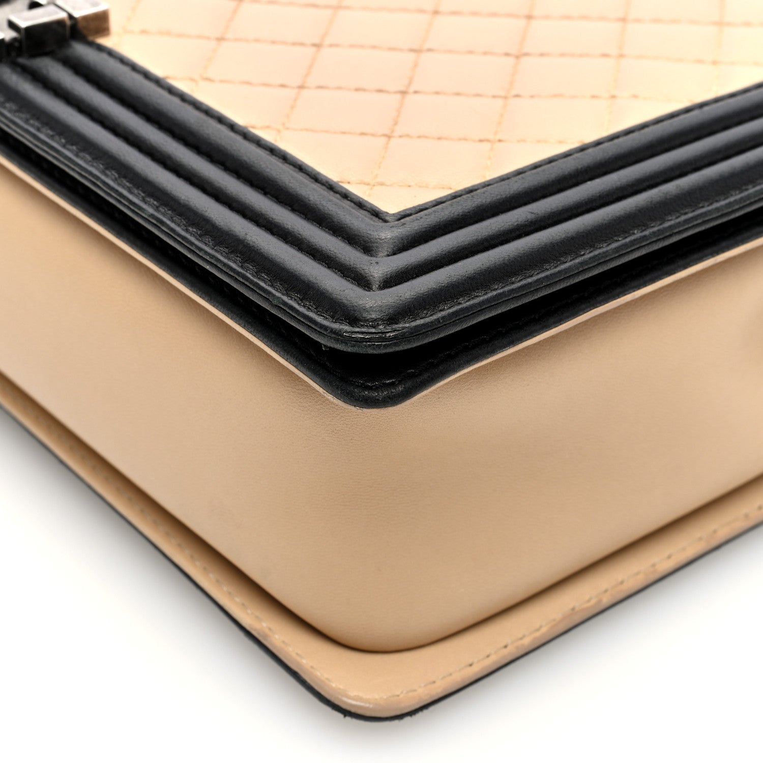Lambskin Quilted Large Boy Flap Beige Black