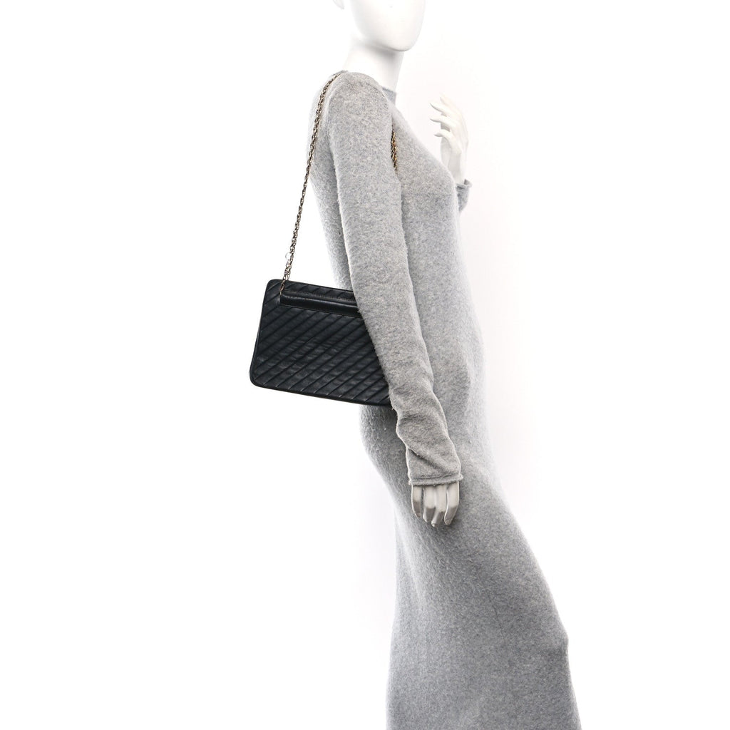 Lambskin Diagonal Quilted Kisslock Bag Black