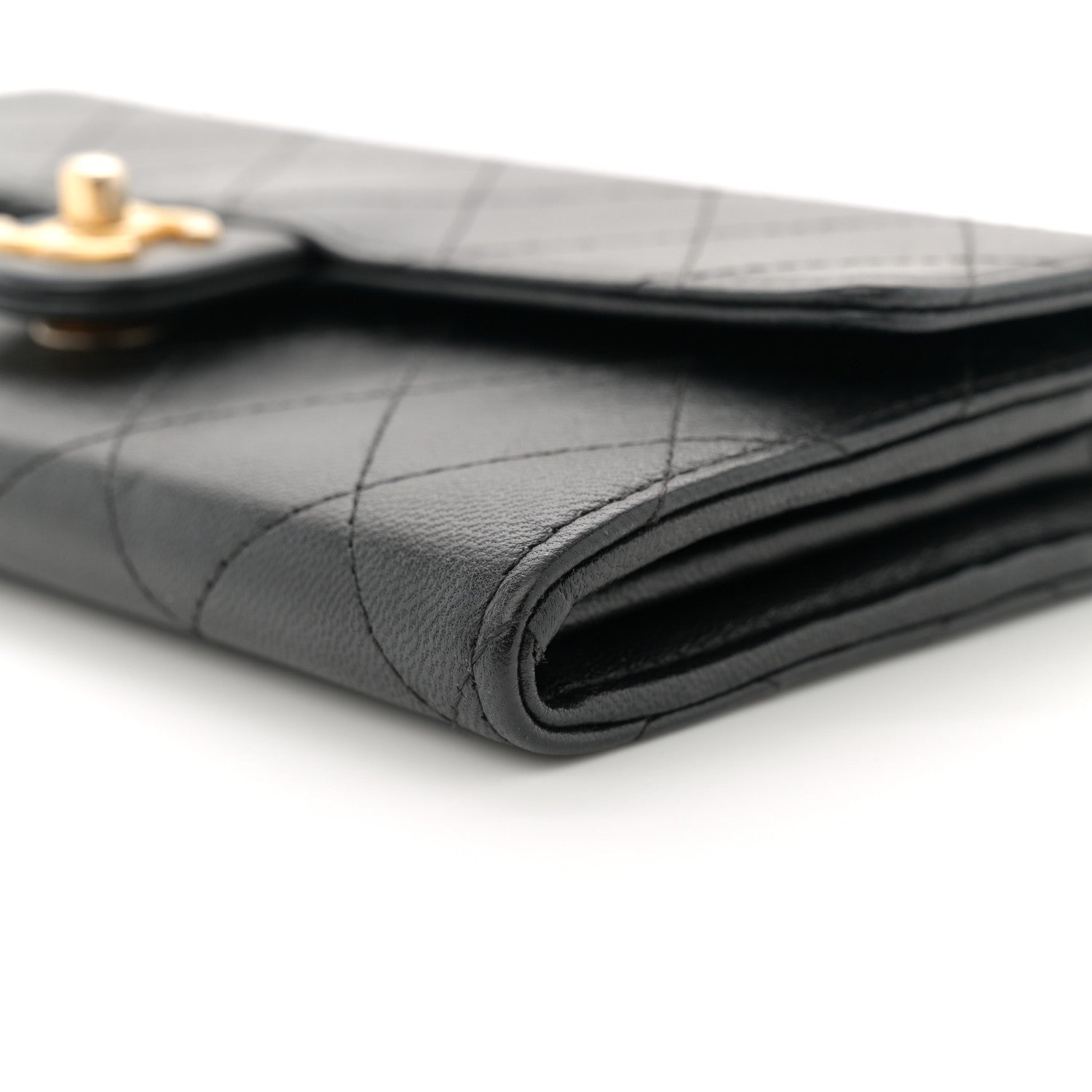 Goatskin Quilted Chic Pearls Clutch With Chain Black