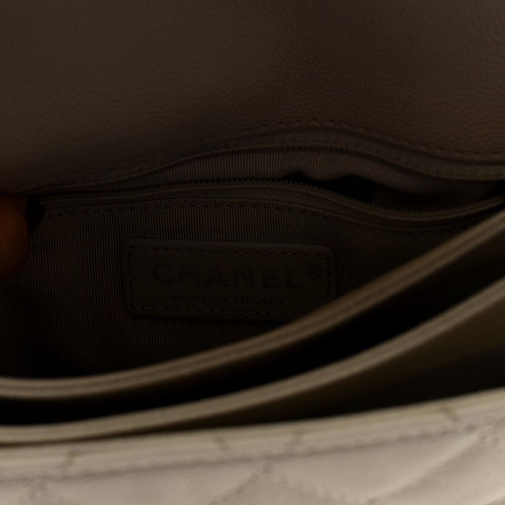 Caviar Quilted Medium Urban Companion Flap White
