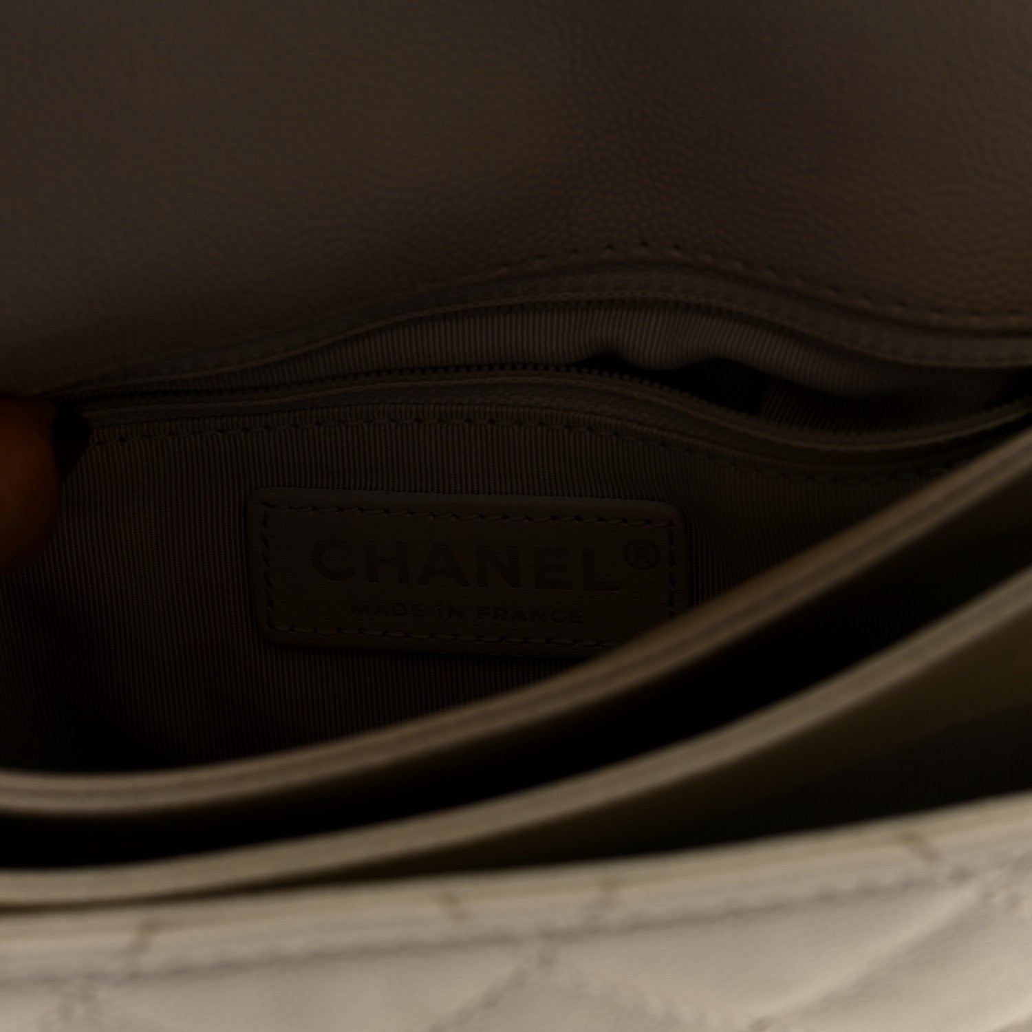 Caviar Quilted Medium Urban Companion Flap White