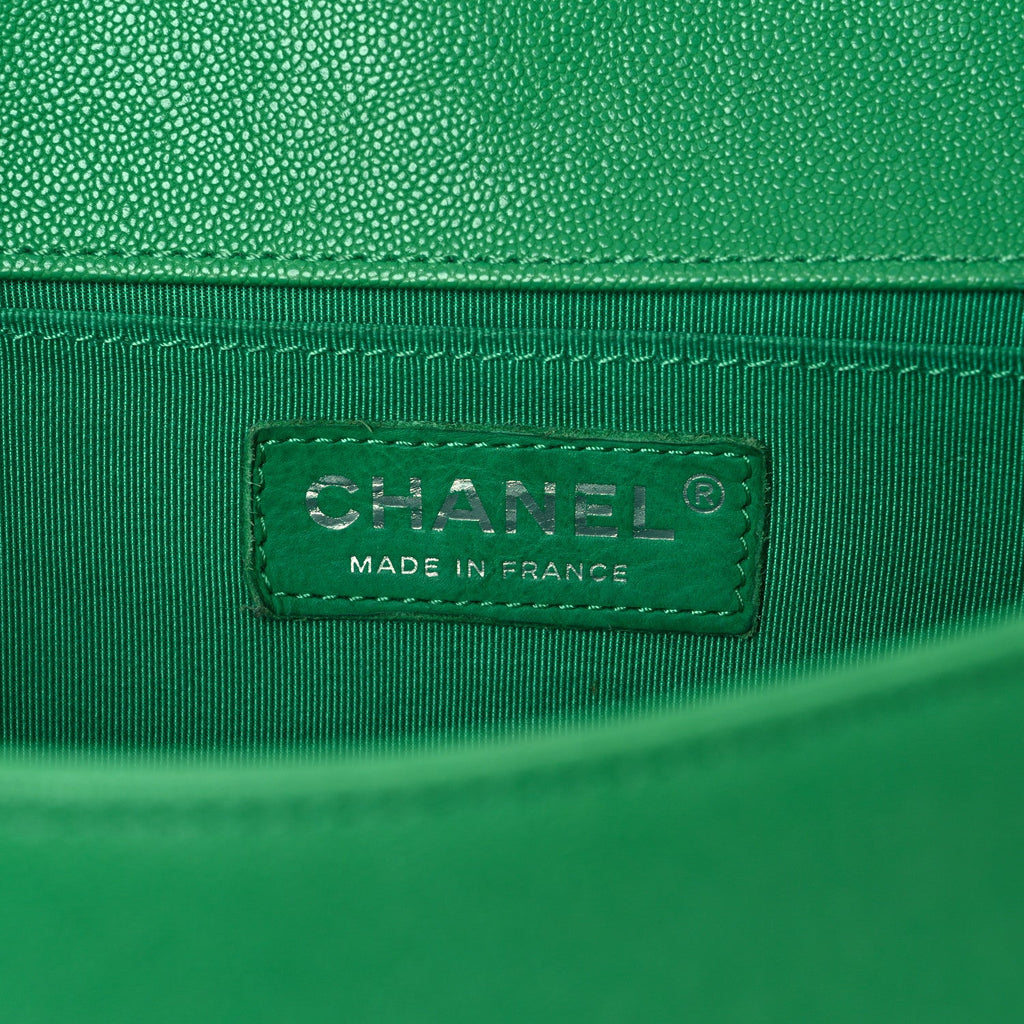 Caviar Quilted Medium Boy Flap Green