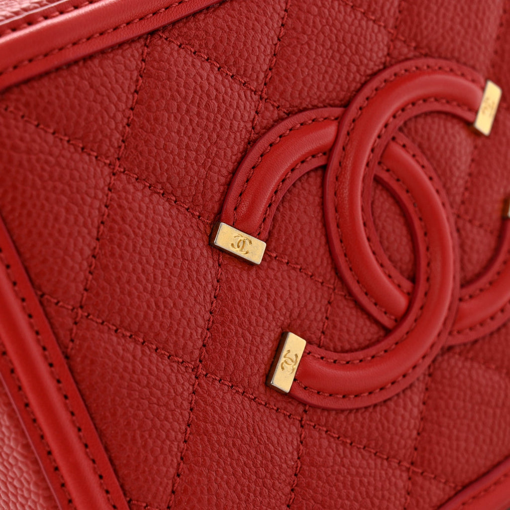 Caviar Quilted Small CC Filigree Vanity Case Red