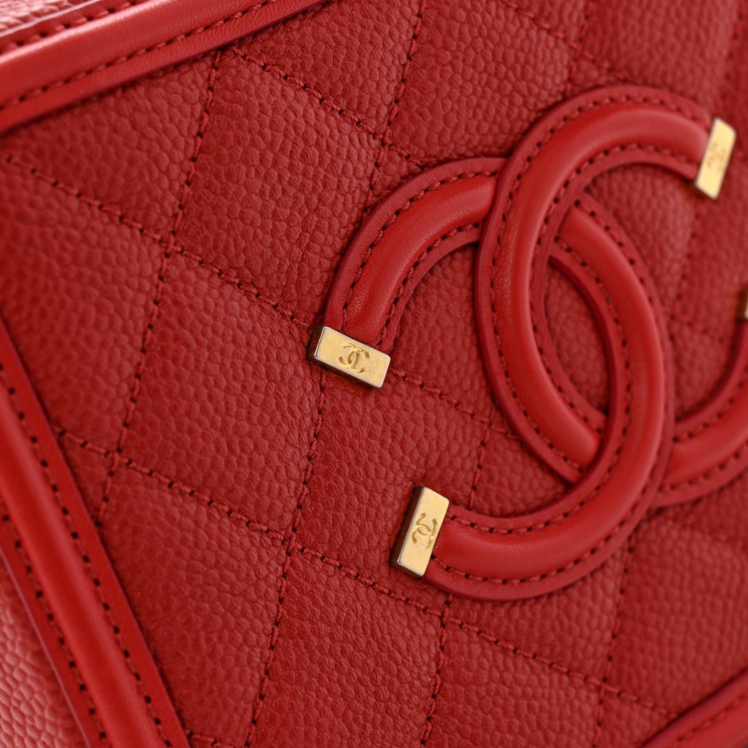 Caviar Quilted Small CC Filigree Vanity Case Red