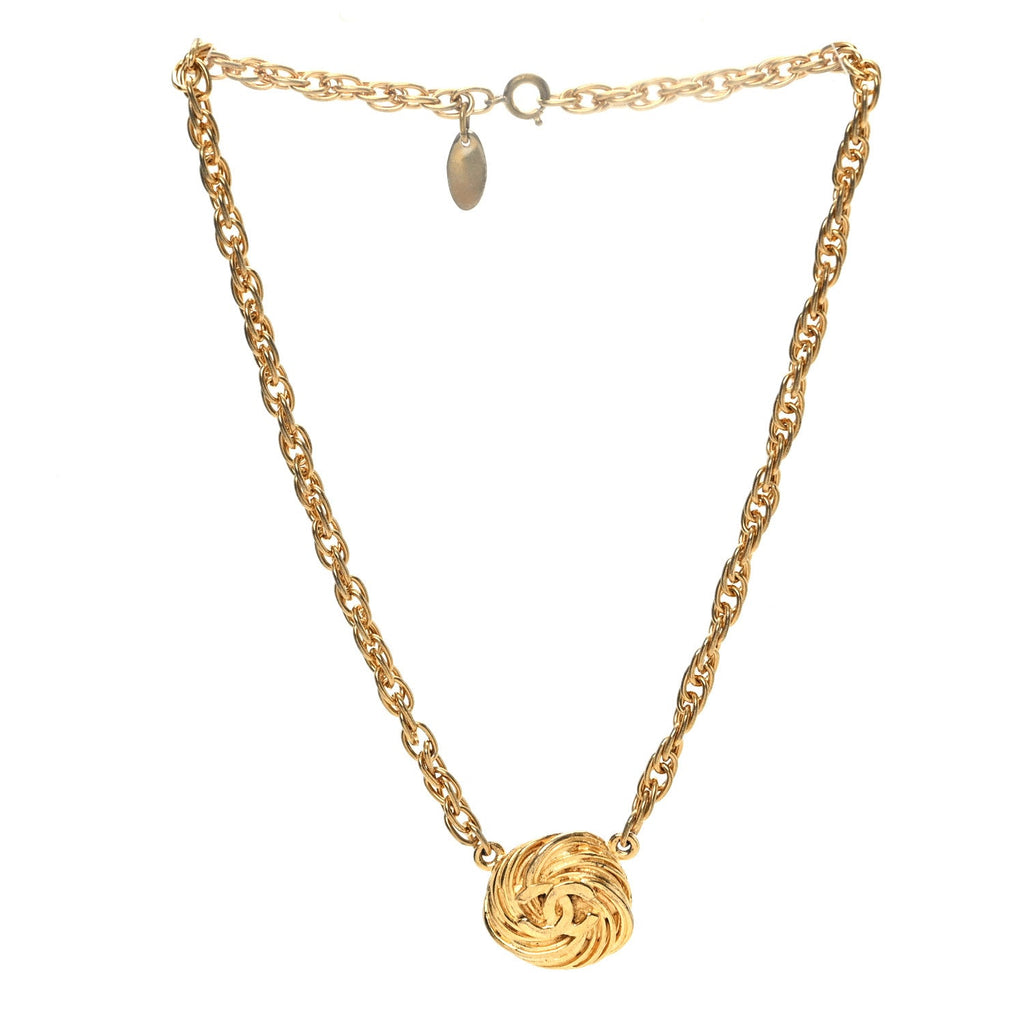 Metal CC Medallion Short Chain Necklace Gold