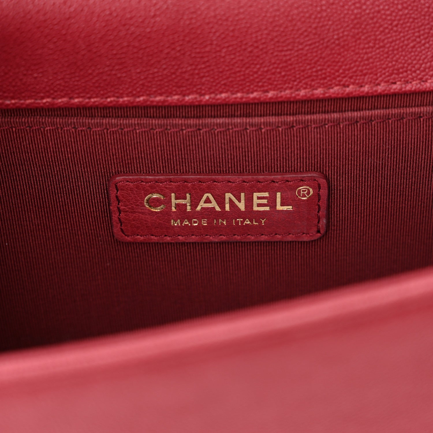 Caviar Quilted Medium Boy Flap Red