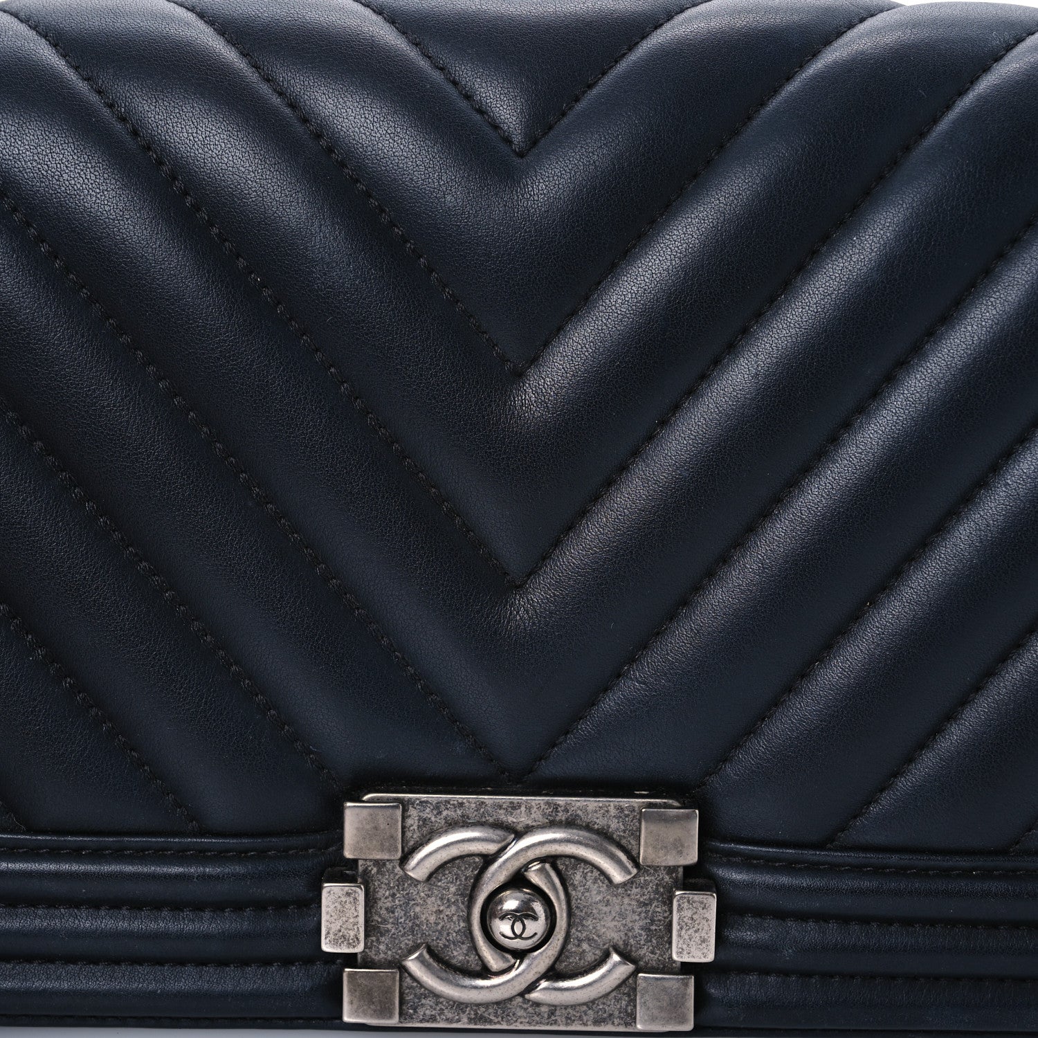 Calfskin Chevron Quilted Medium Boy Flap Black