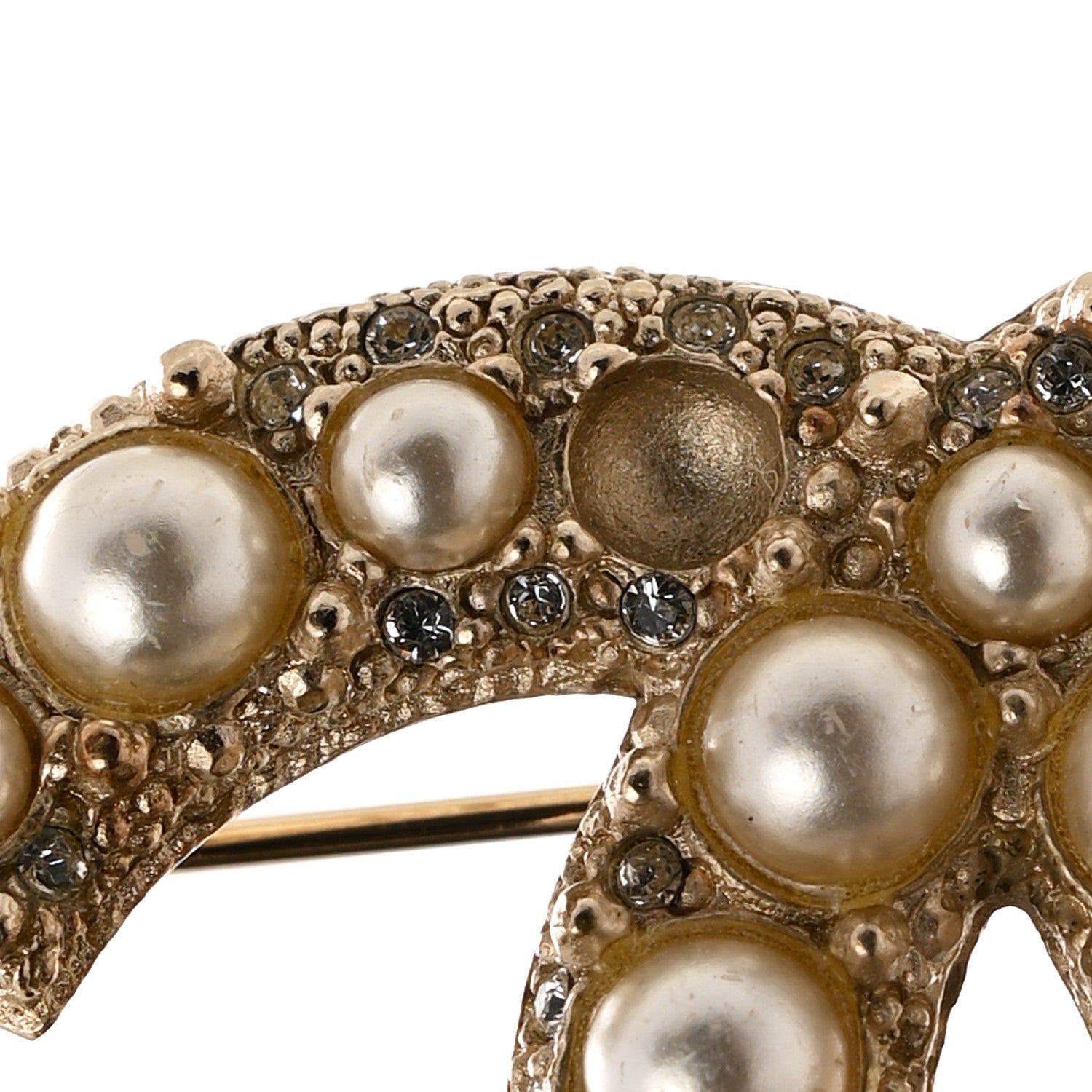 Metal Crystal Graduated Pearl CC Brooch Gold