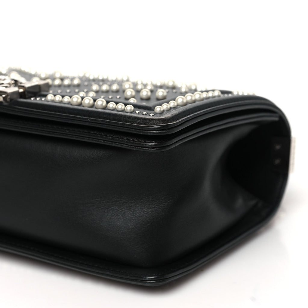Calfskin Pearl Chevron Medium Boy Flap Black