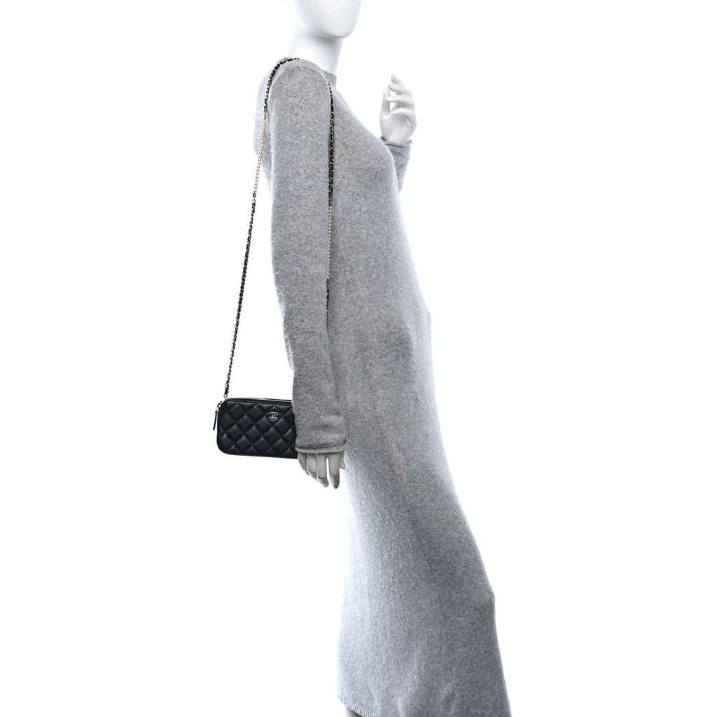 Iridescent Lambskin Quilted Pearl Clutch With Chain Black