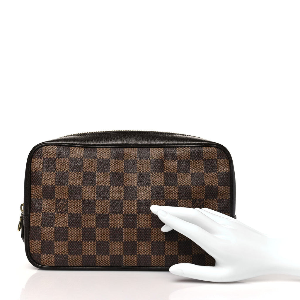 Damier Ebene Trousse Toilette 28