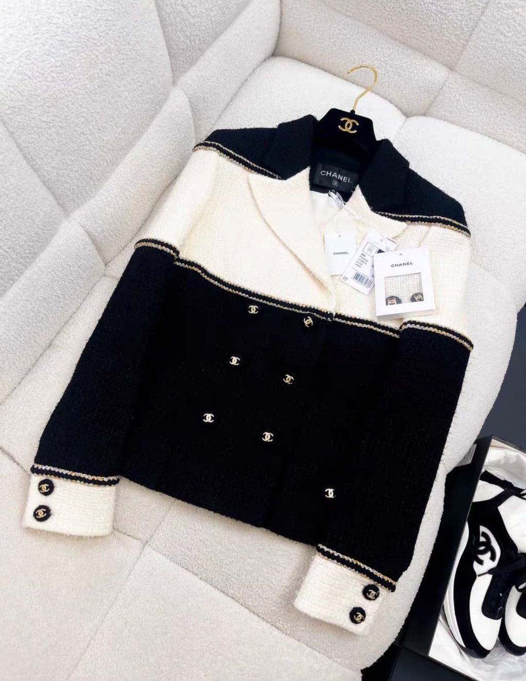 CHANEL 20A METIER D'ART BLACK ECRU TWEED JACKET