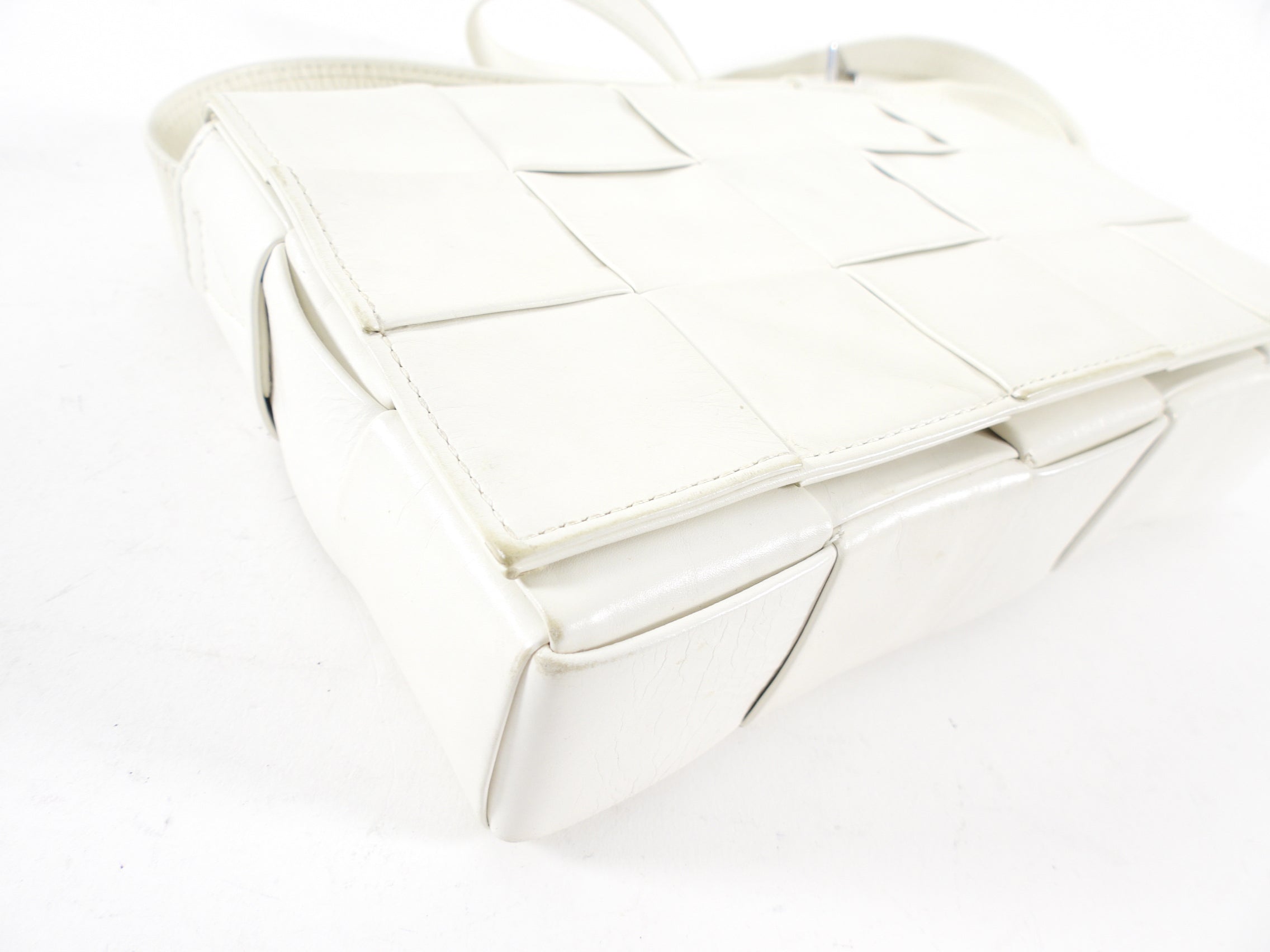 Bottega Veneta White Intrecciato Leather Casette Bag