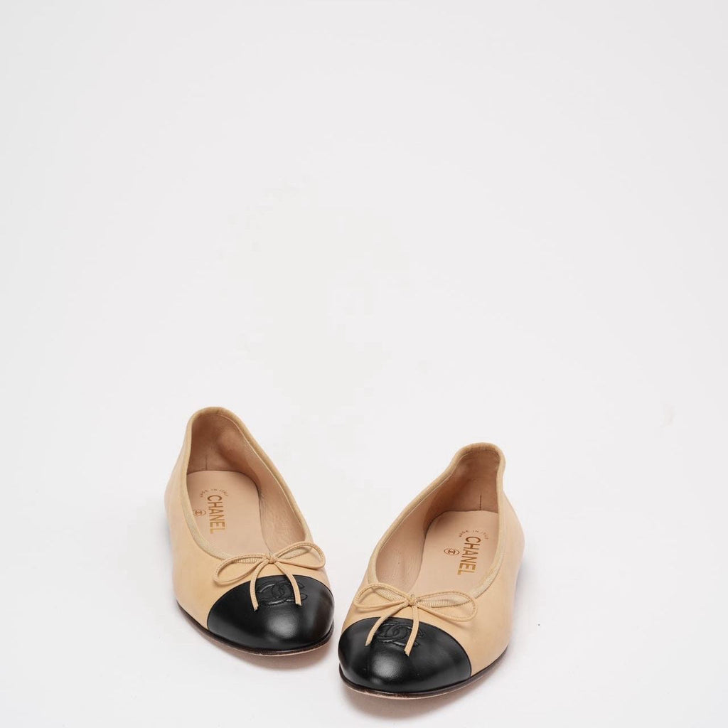 Chanel Beige / Black Leather CC Cap Toe Ballet Flats 39