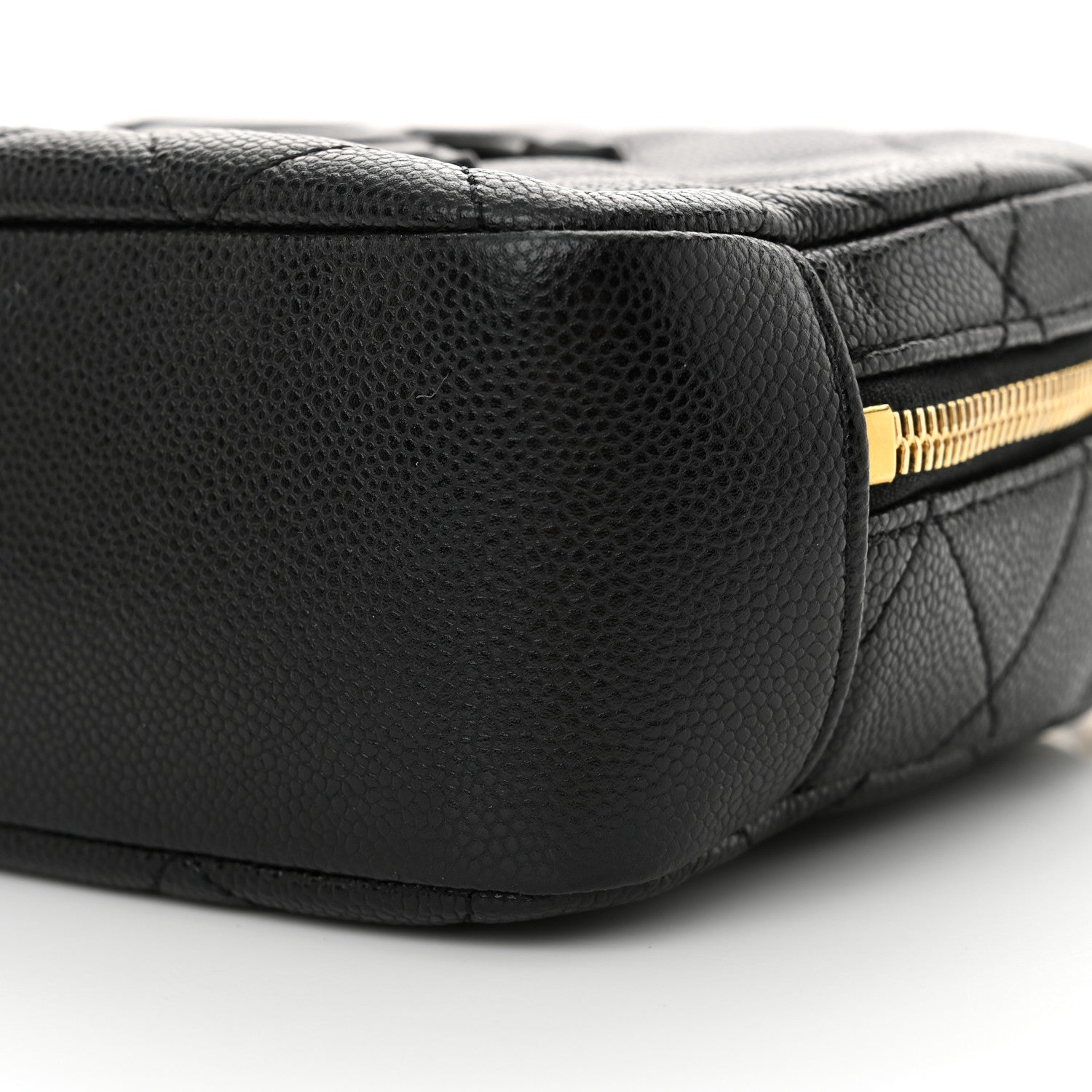 Caviar Quilted CC Vanity Case Black
