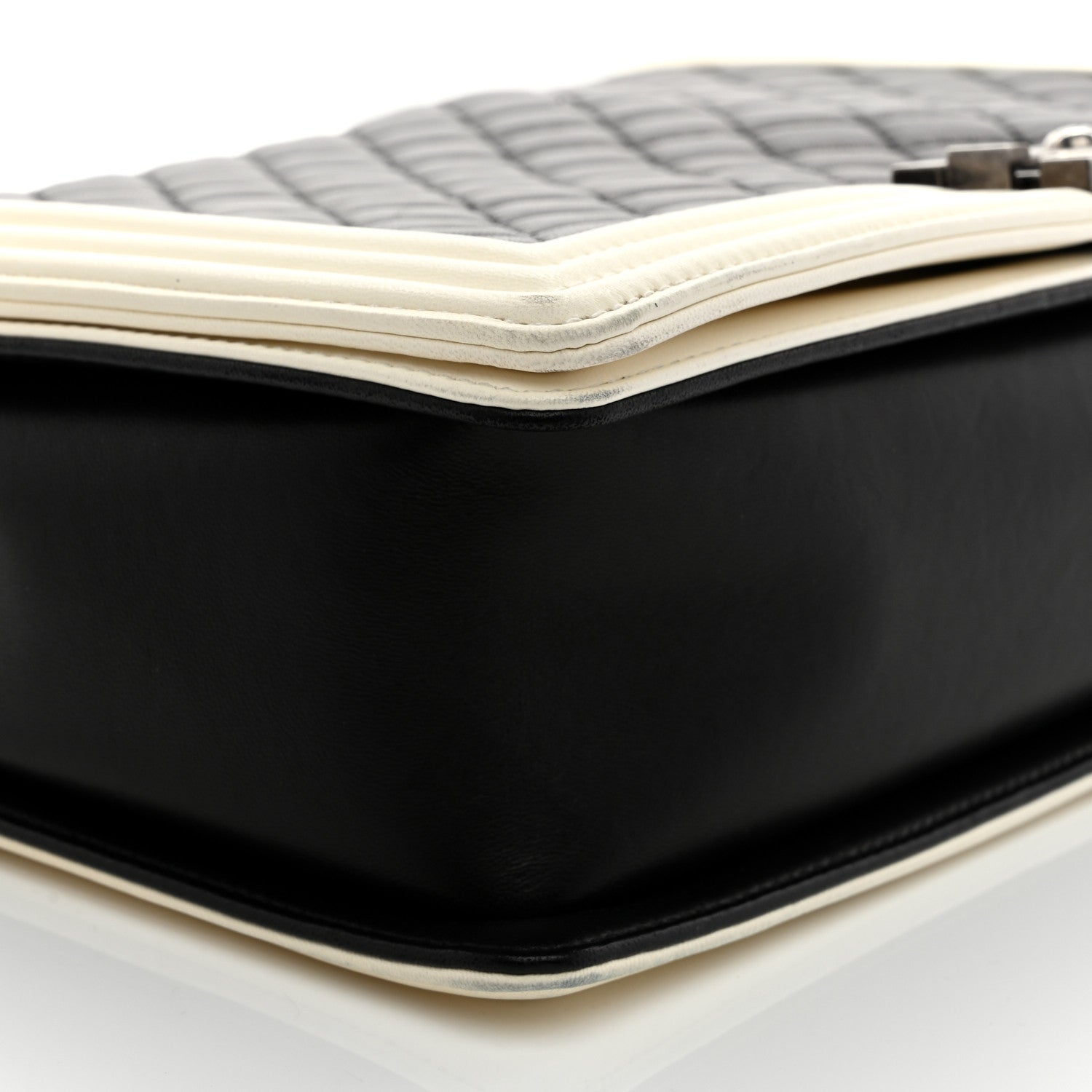 Lambskin Quilted Large Boy Flap Black White