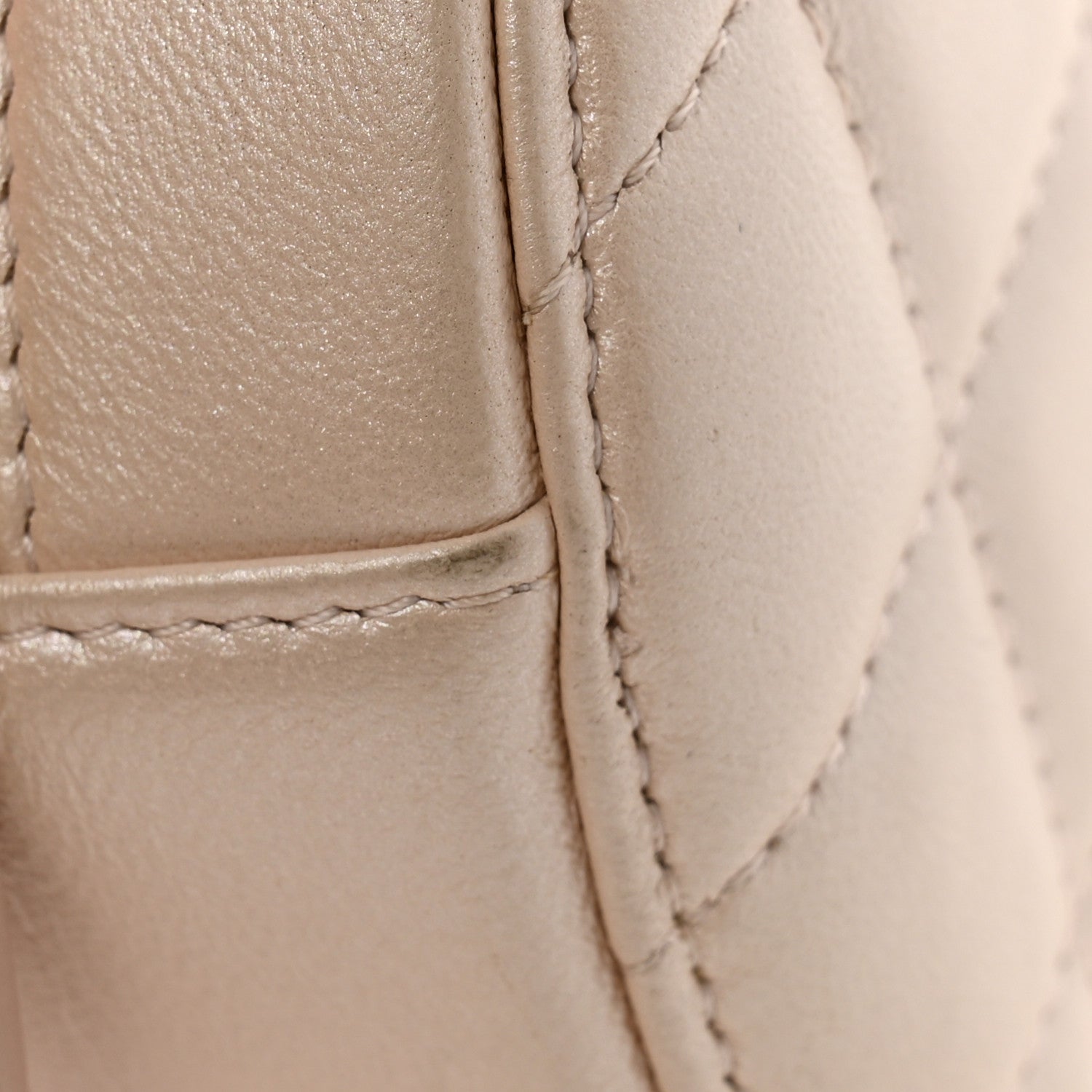 Iridescent Lambskin Quilted Pearl Round Clutch With Chain Light Beige