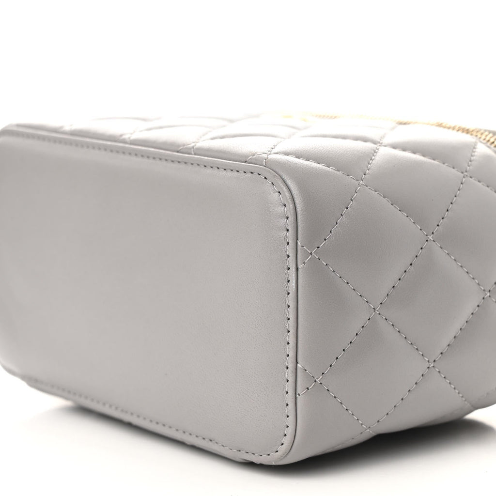 Lambskin Quilted Small Pearl Crush Vanity Case With Chain Grey