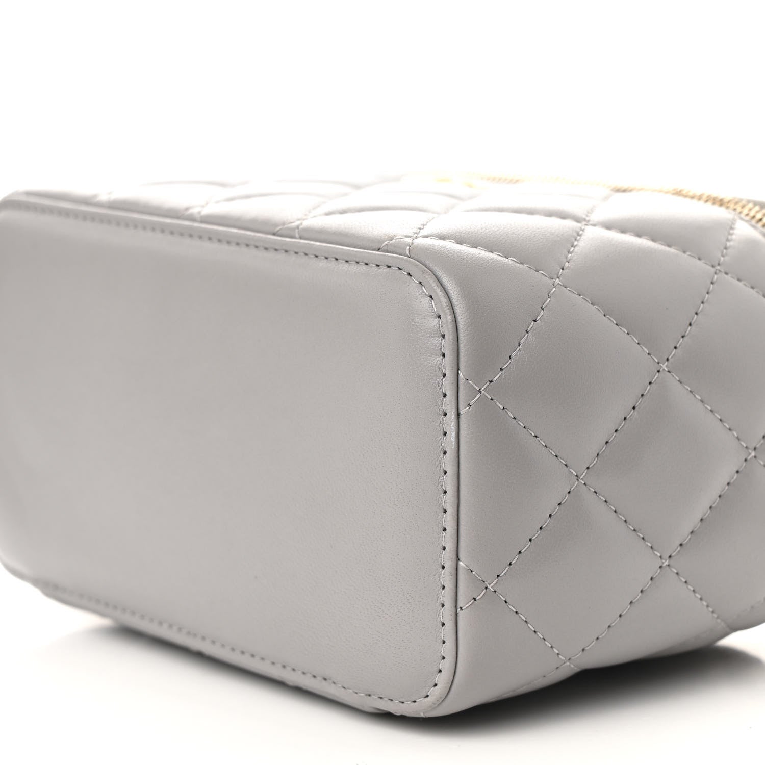 Lambskin Quilted Small Pearl Crush Vanity Case With Chain Grey