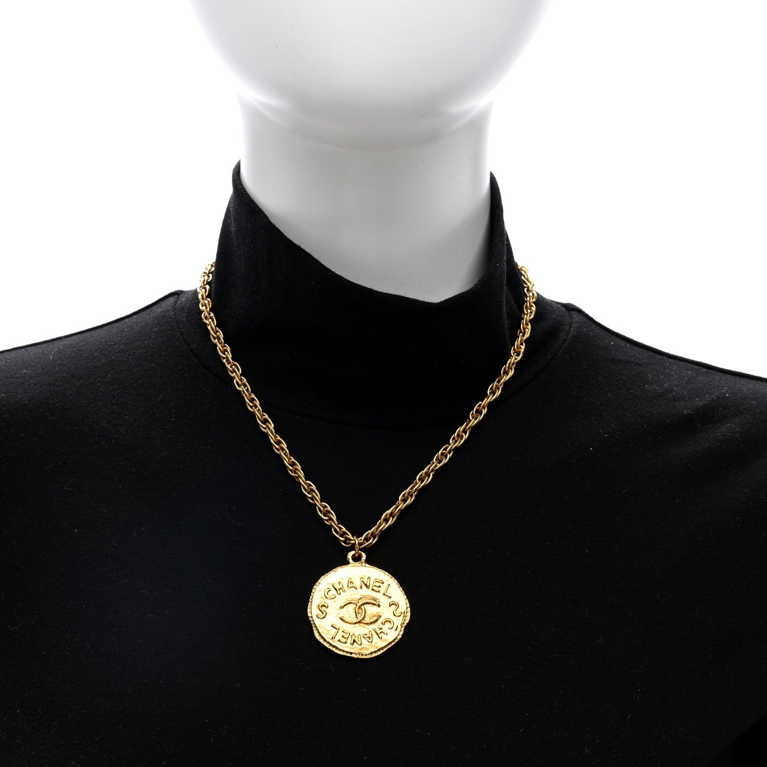 Metal CC Medallion Chain Necklace Gold
