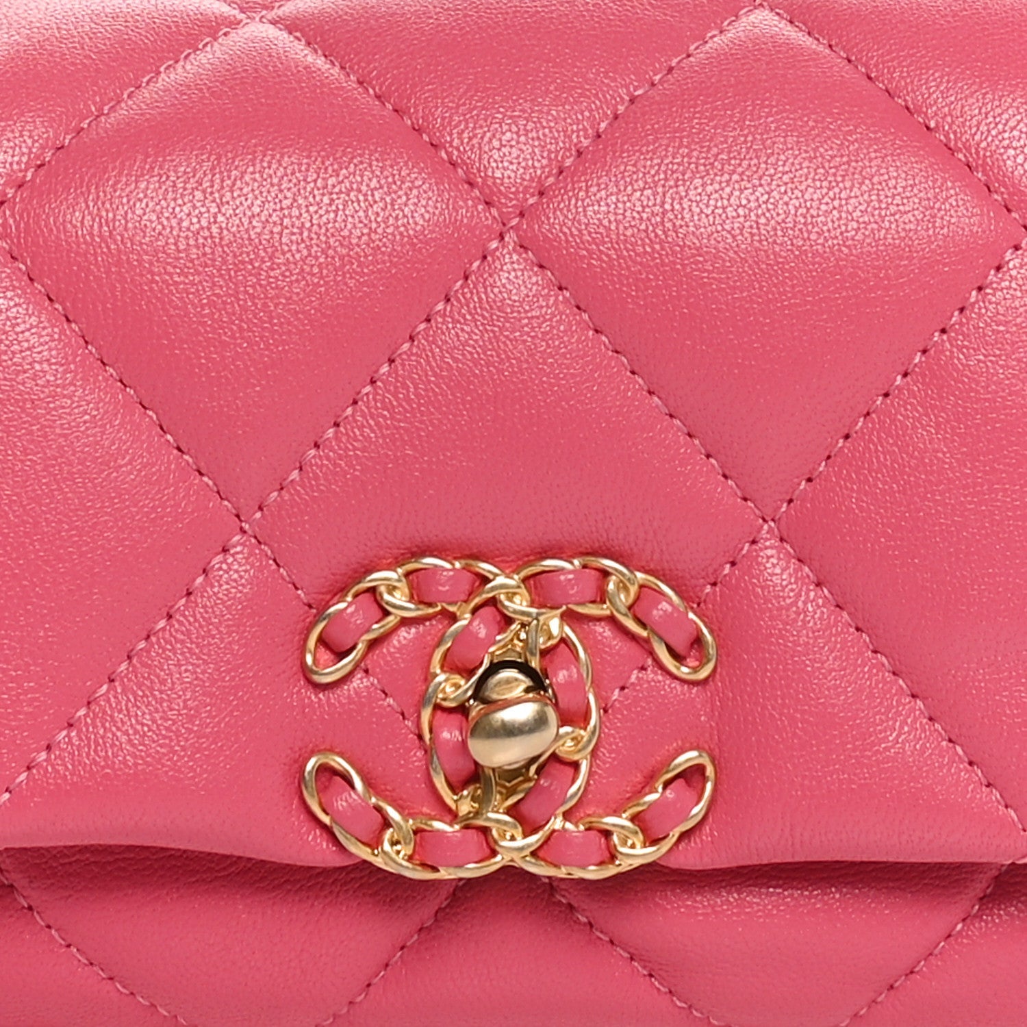 Lambskin Quilted Chanel 19 Waist Bag Pink