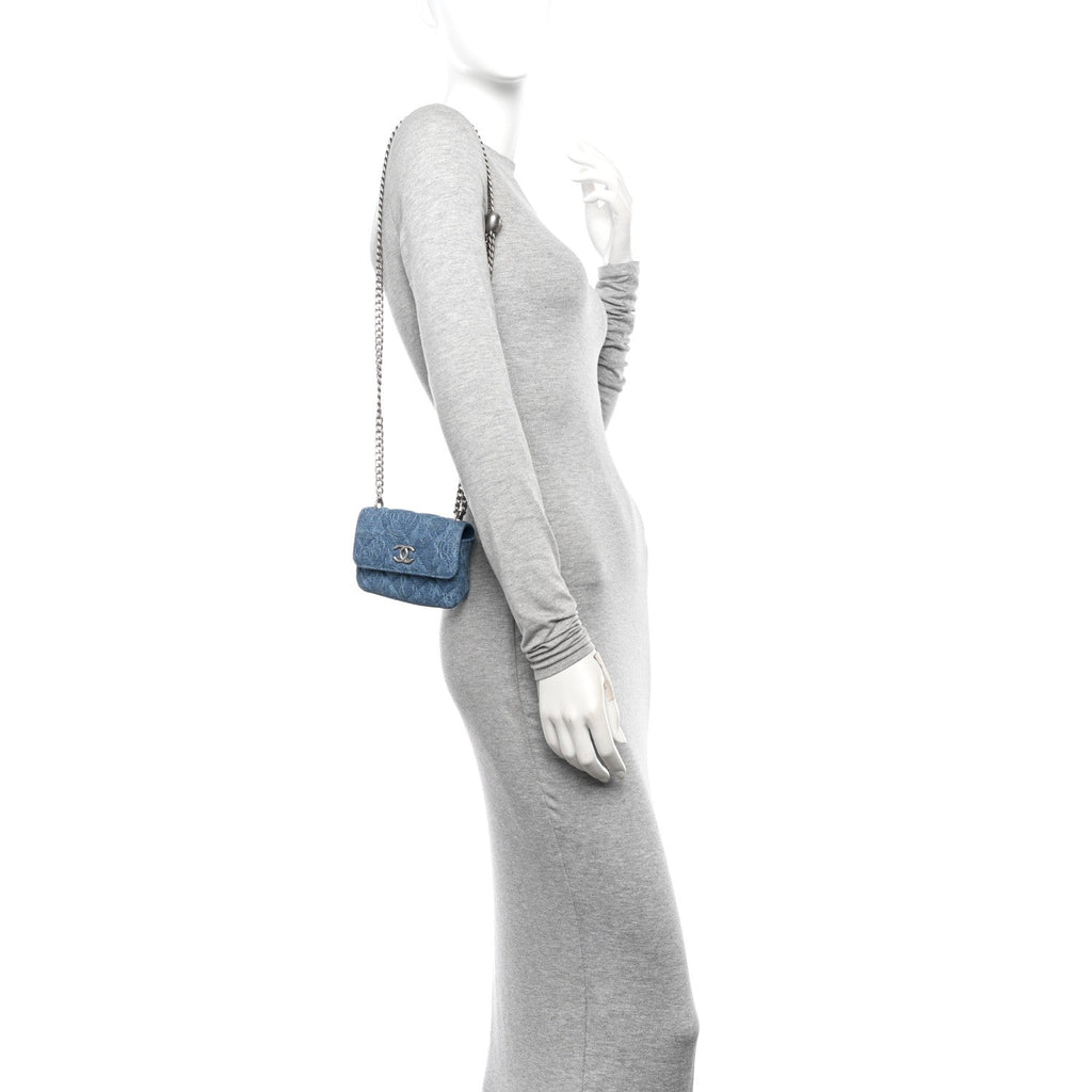 Denim Quilted Camellia Sweetheart Clutch With Chain Blue