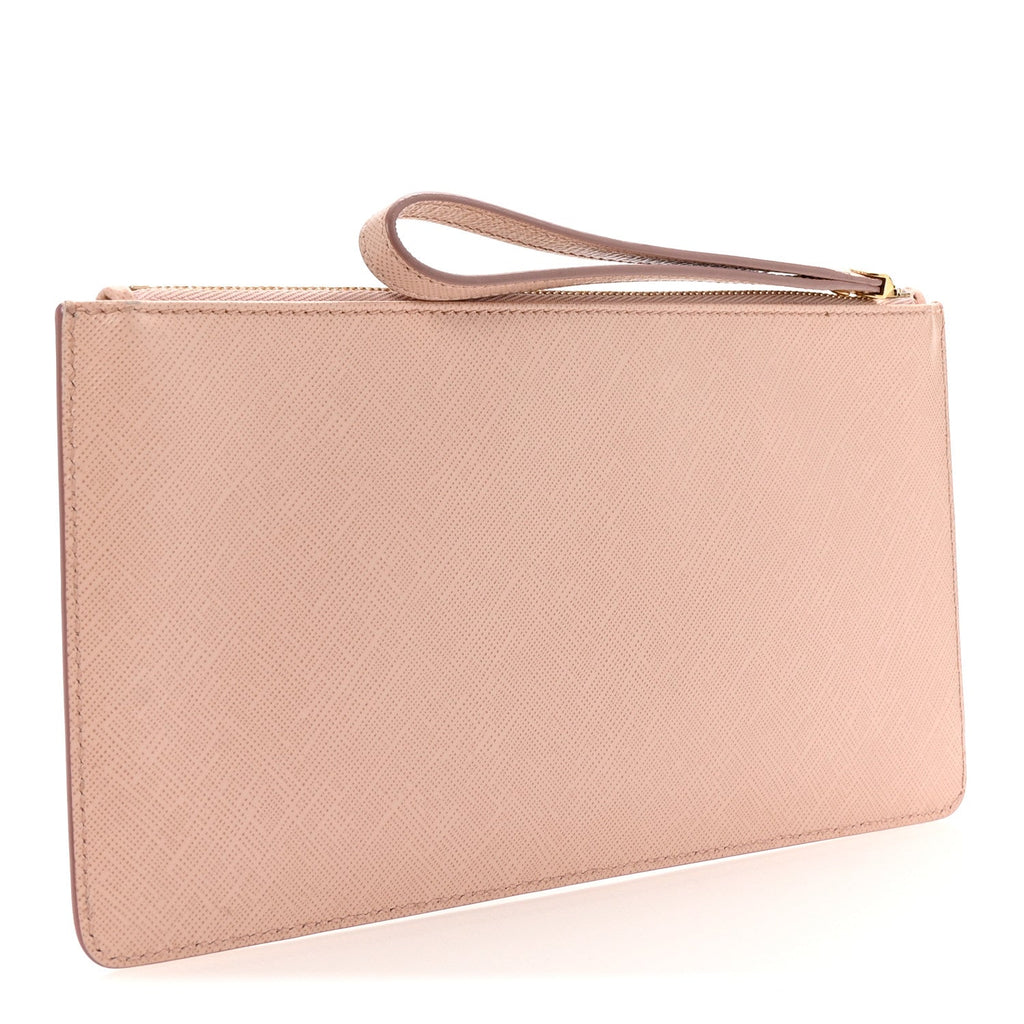 Pebble Calfskin Gancini Zip Wristlet Bonbon