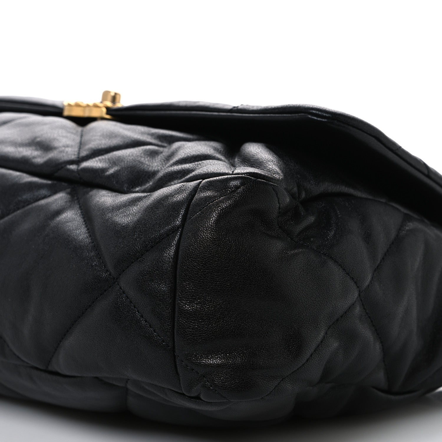 Lambskin Quilted Maxi Chanel 19 Flap Black