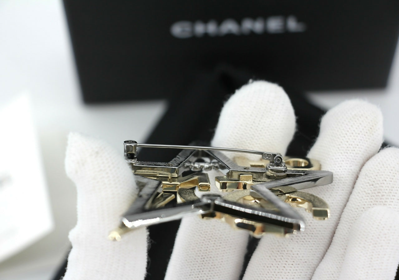 Chanel A21C Rhinestone & Imitation Pearl Hollow Star Brooch