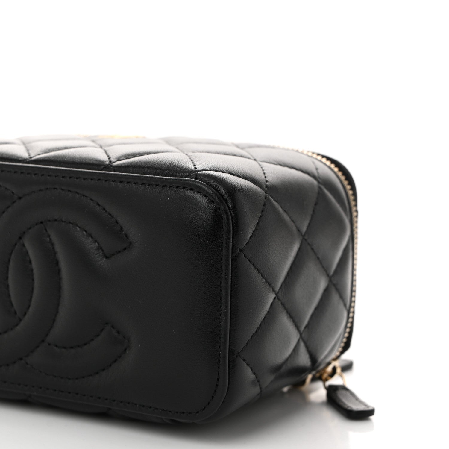 Lambskin Quilted Small Pearl Crush Vanity Case With Chain Black