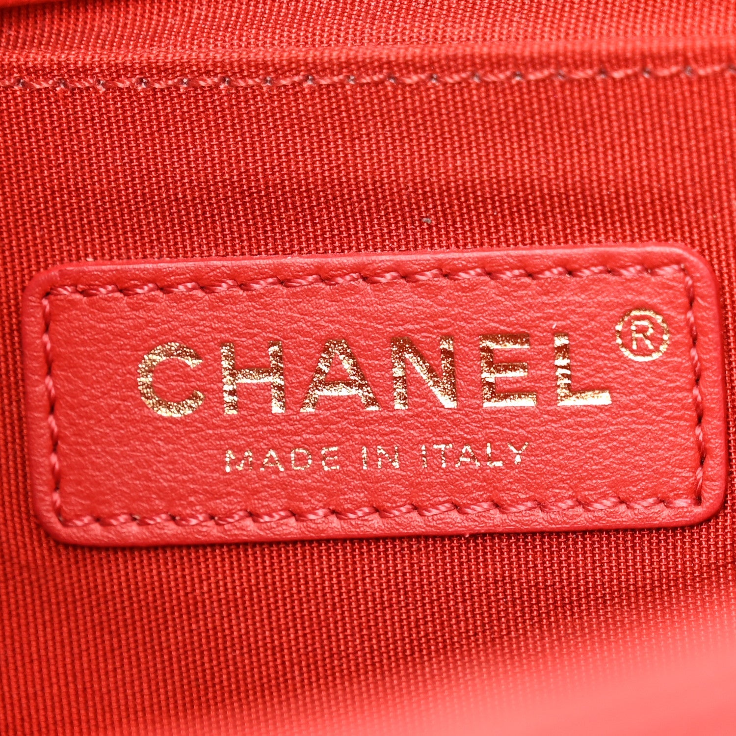 Caviar Chevron Quilted Medium Boy Flap Red