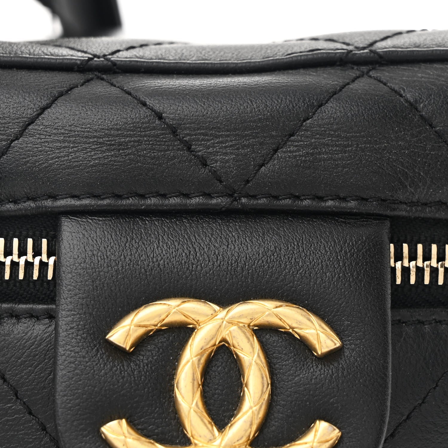 Calfskin Quilted Small Vanity Case With Chain Black