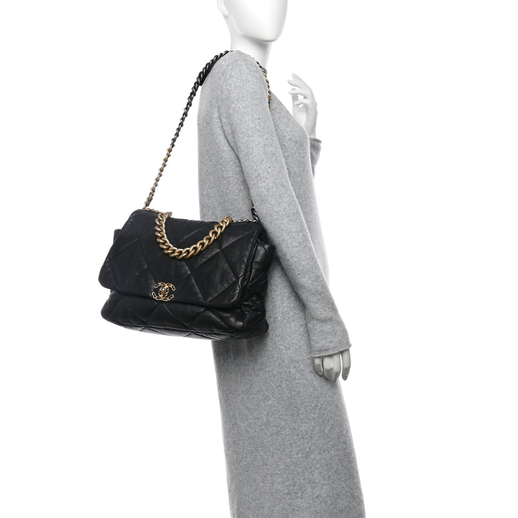 Lambskin Quilted Maxi Chanel 19 Flap Black