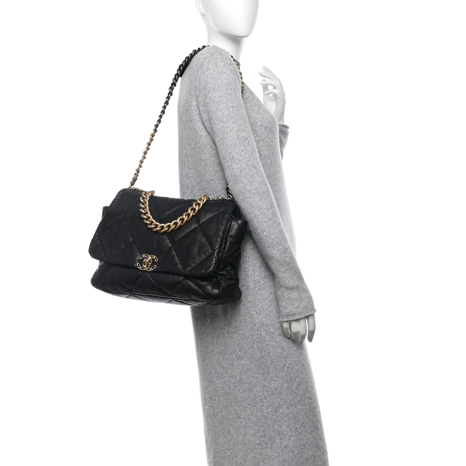 Lambskin Quilted Maxi Chanel 19 Flap Black
