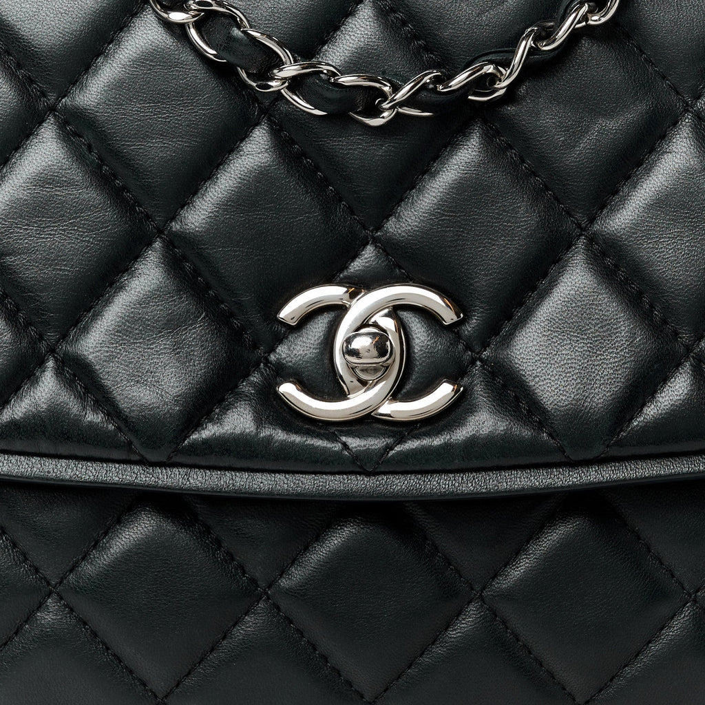 Lambskin Quilted Large Pagode Piping Flap Black
