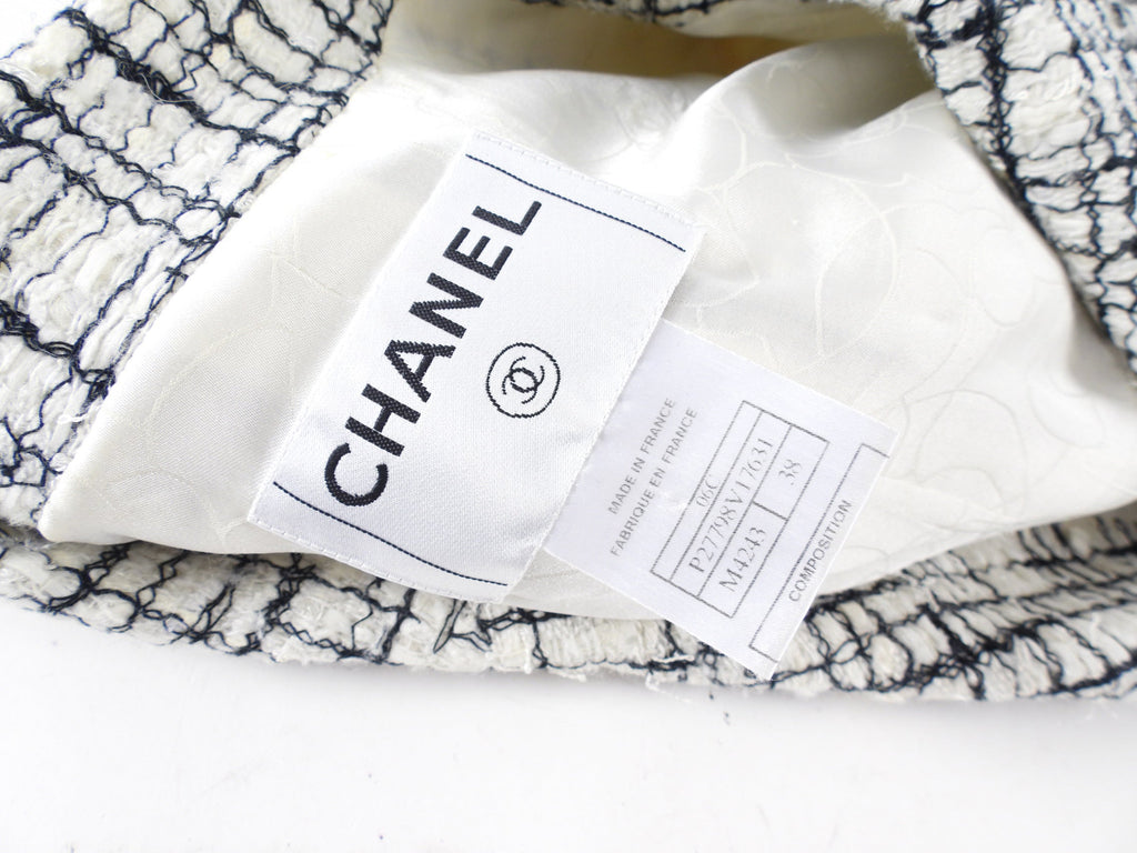 Chanel 06C Black and white Tweed Jacket with Silver Buttons - FR38 / 6