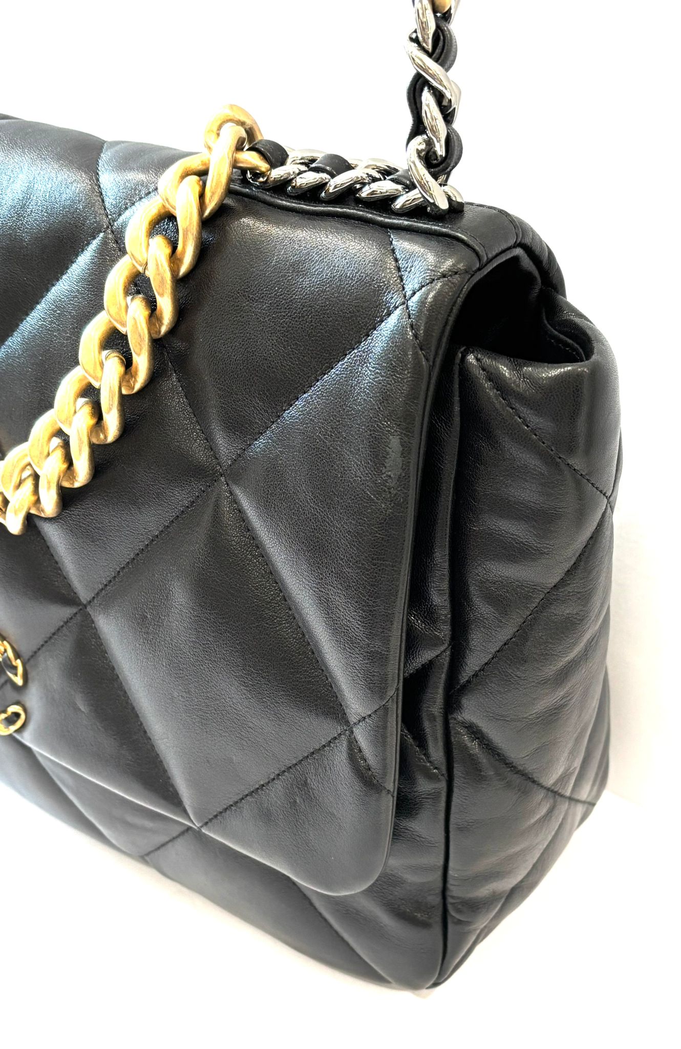 CHANEL QUILTED GOATSKIN MAXI CHANEL 19 FLAP BACK