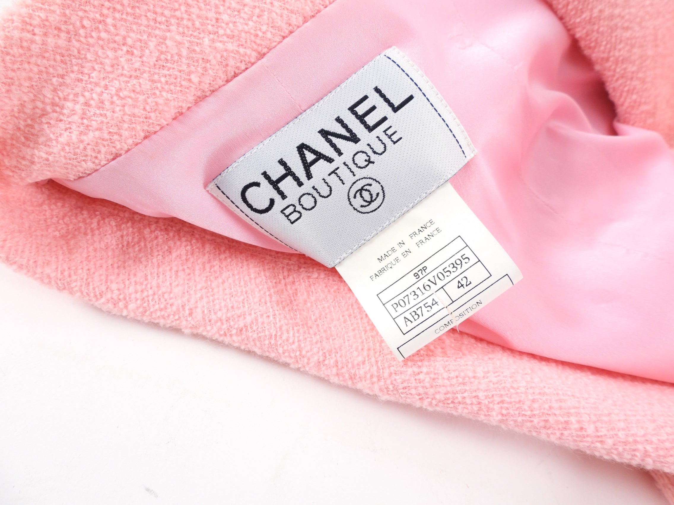 Chanel 97P Vintage Pink Boucle Wool Classic CC Button Jacket - FR42 / 8