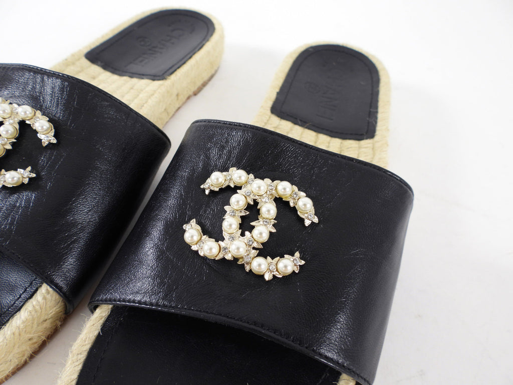Chanel Black Leather CC Flat Espadrille Slides - 37 / 7