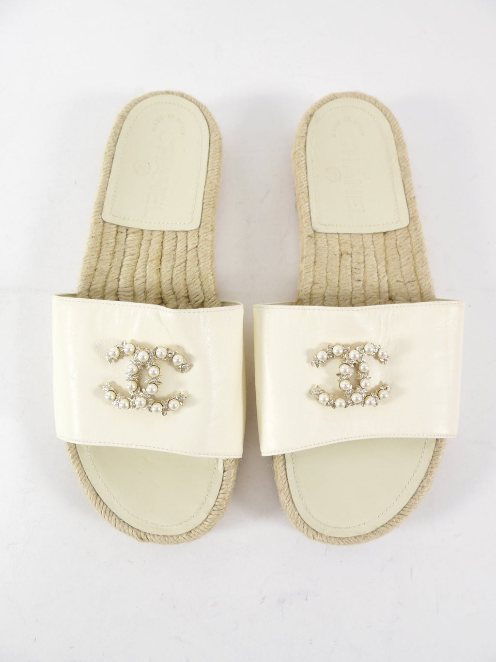 Chanel White Leather CC Flat Espadrille Slides - 37 / 7