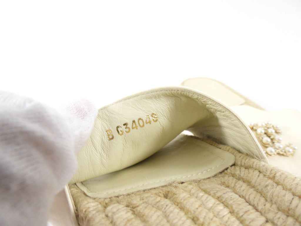 Chanel White Leather CC Flat Espadrille Slides - 37 / 7
