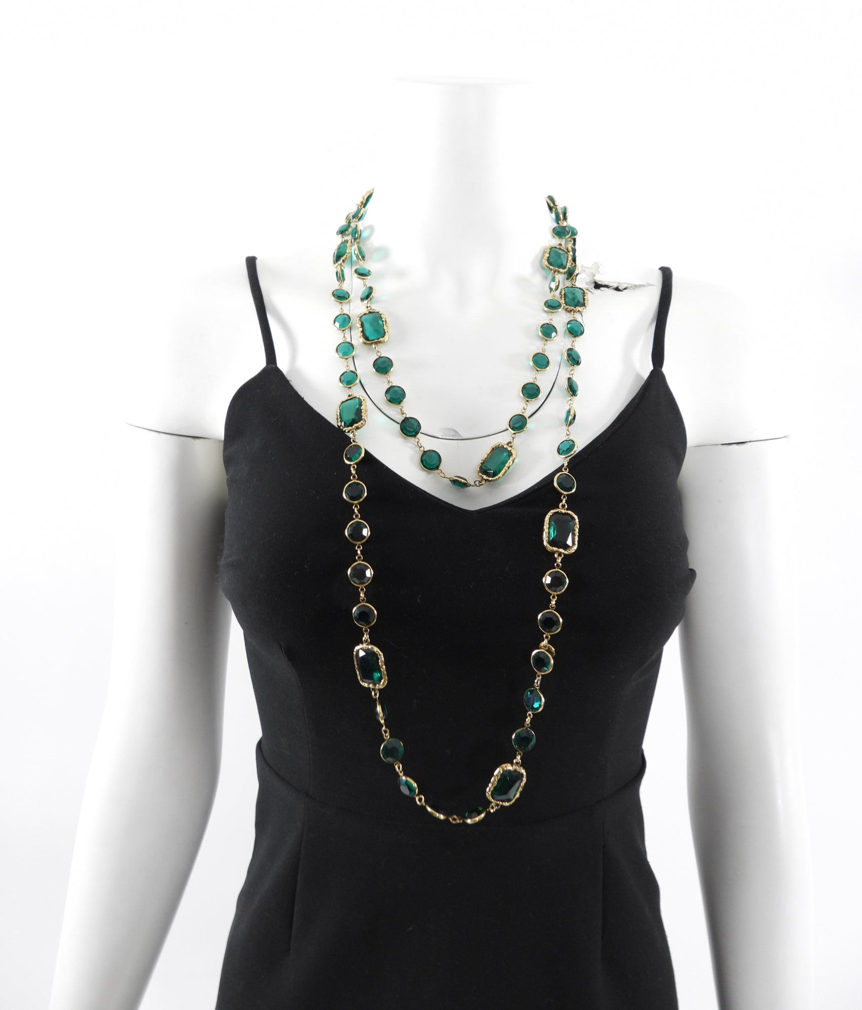 Chanel Vintage 1981 Emerald Green Gripoix Glass Chicklet Sautoir Necklace