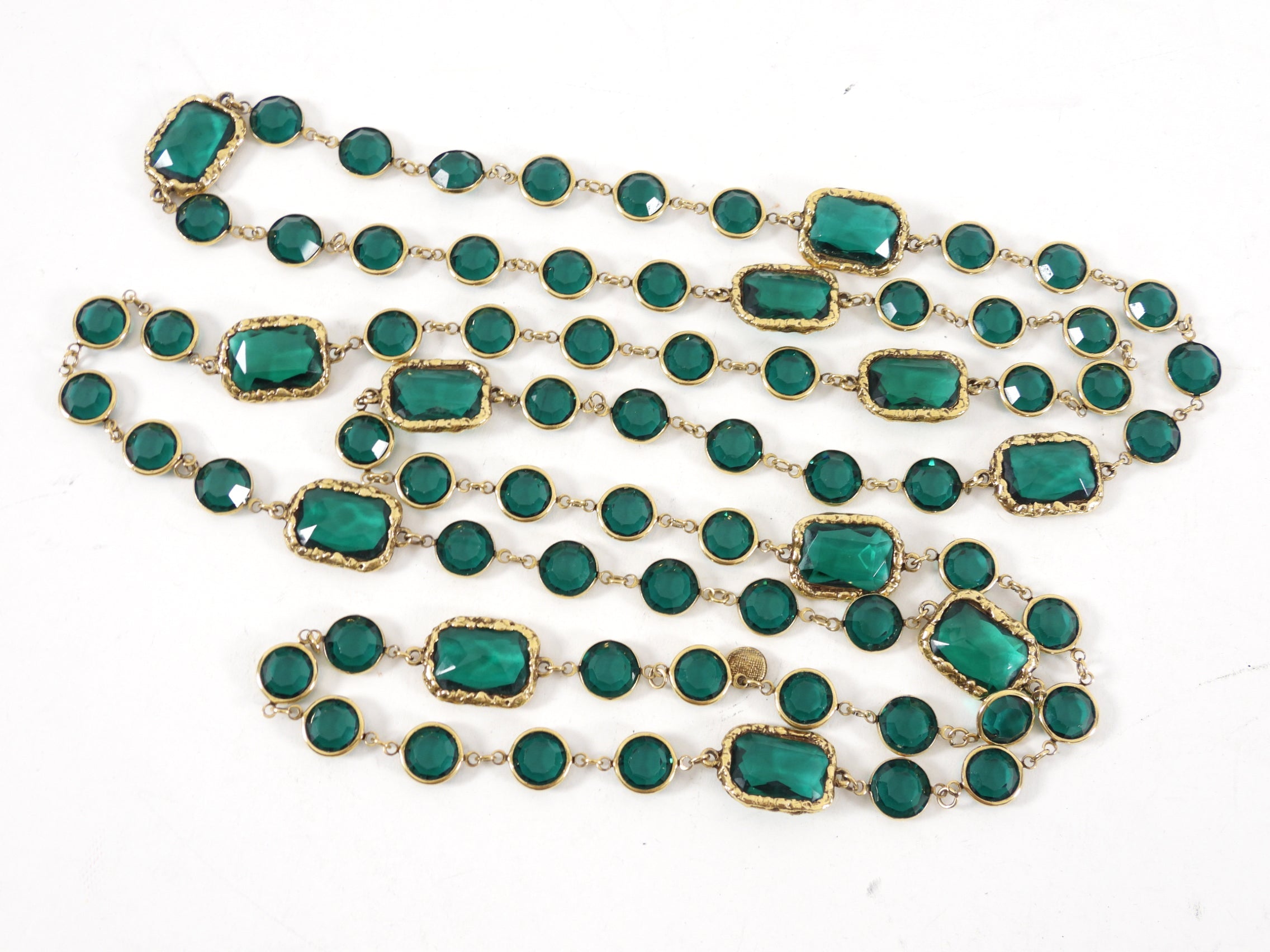 Chanel Vintage 1981 Emerald Green Gripoix Glass Chicklet Sautoir Necklace