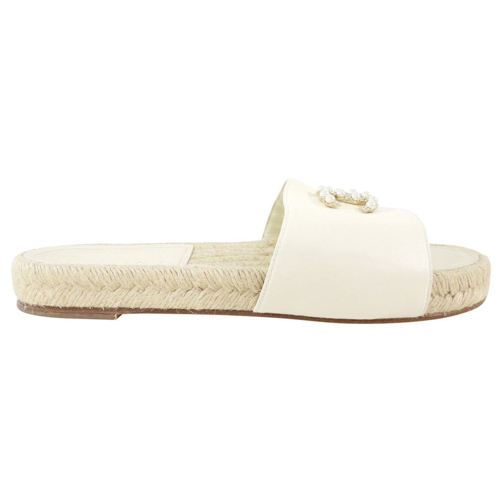 Chanel White Leather CC Flat Espadrille Slides - 37 / 7