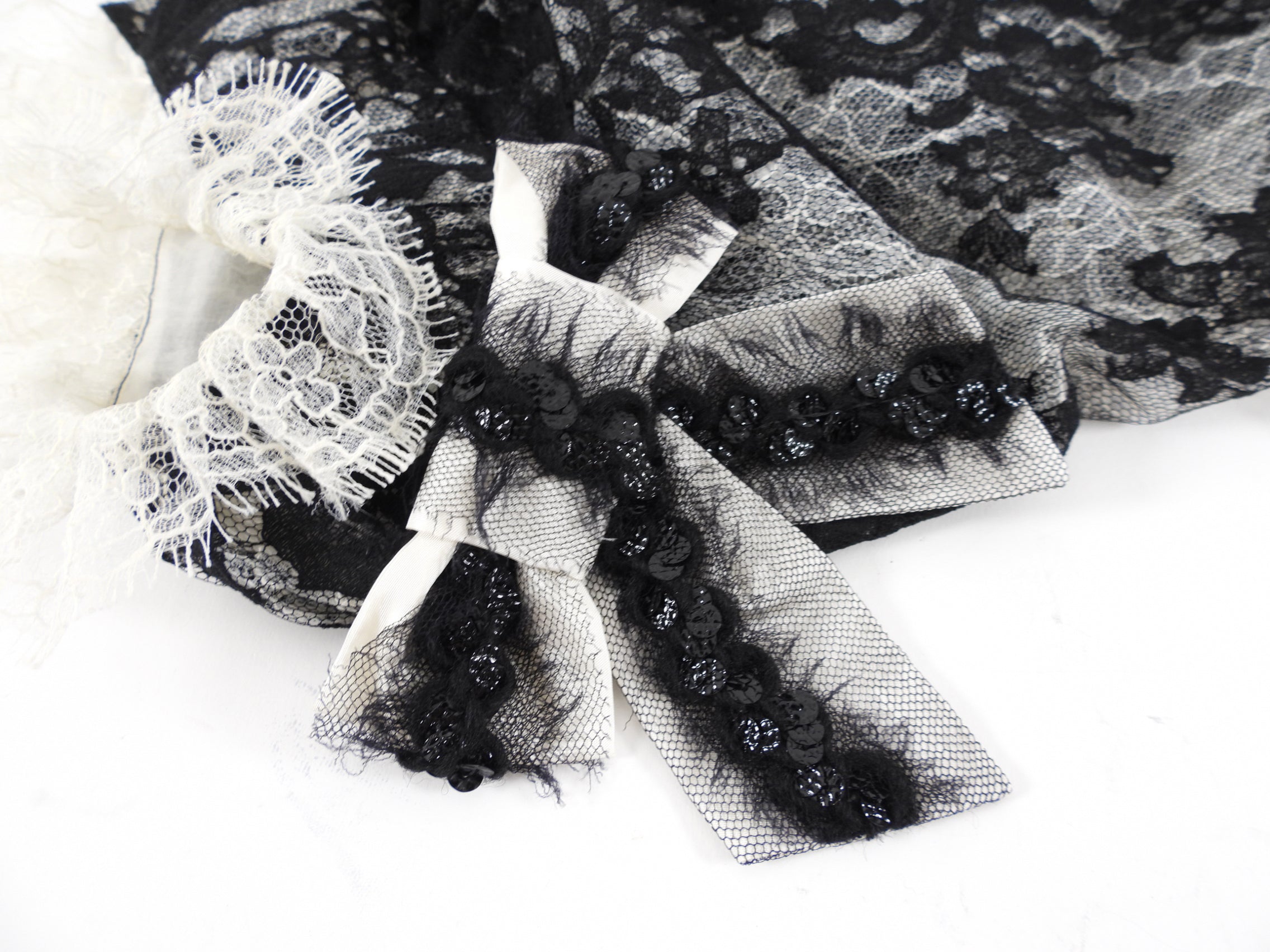 Chanel Pre-Fall 2015 Runway Black and White Lace Blouse - FR38 / S