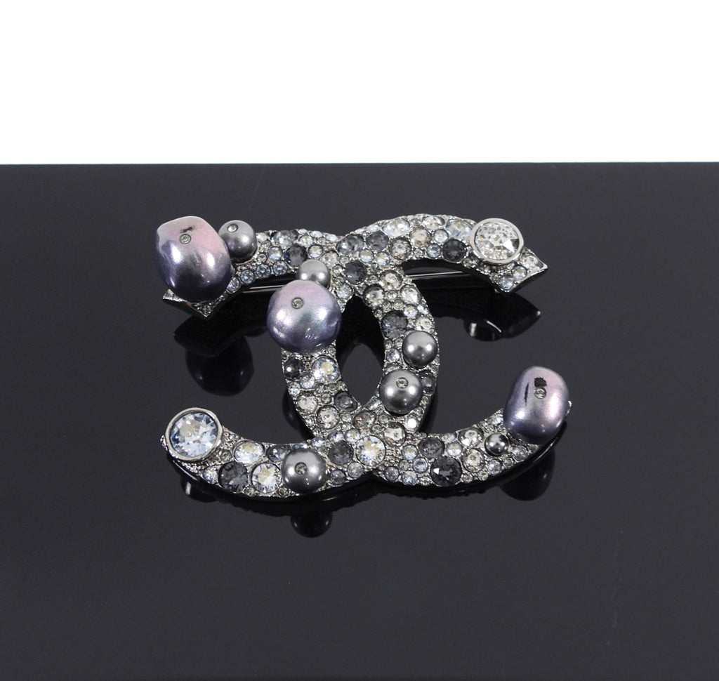 Chanel 17B Crystal Strass Faux Pearl Grey CC Brooch