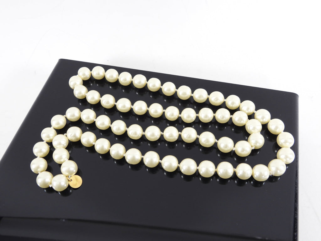 Chanel Vintage 1980’s Faux Pearl Single Strand Necklace