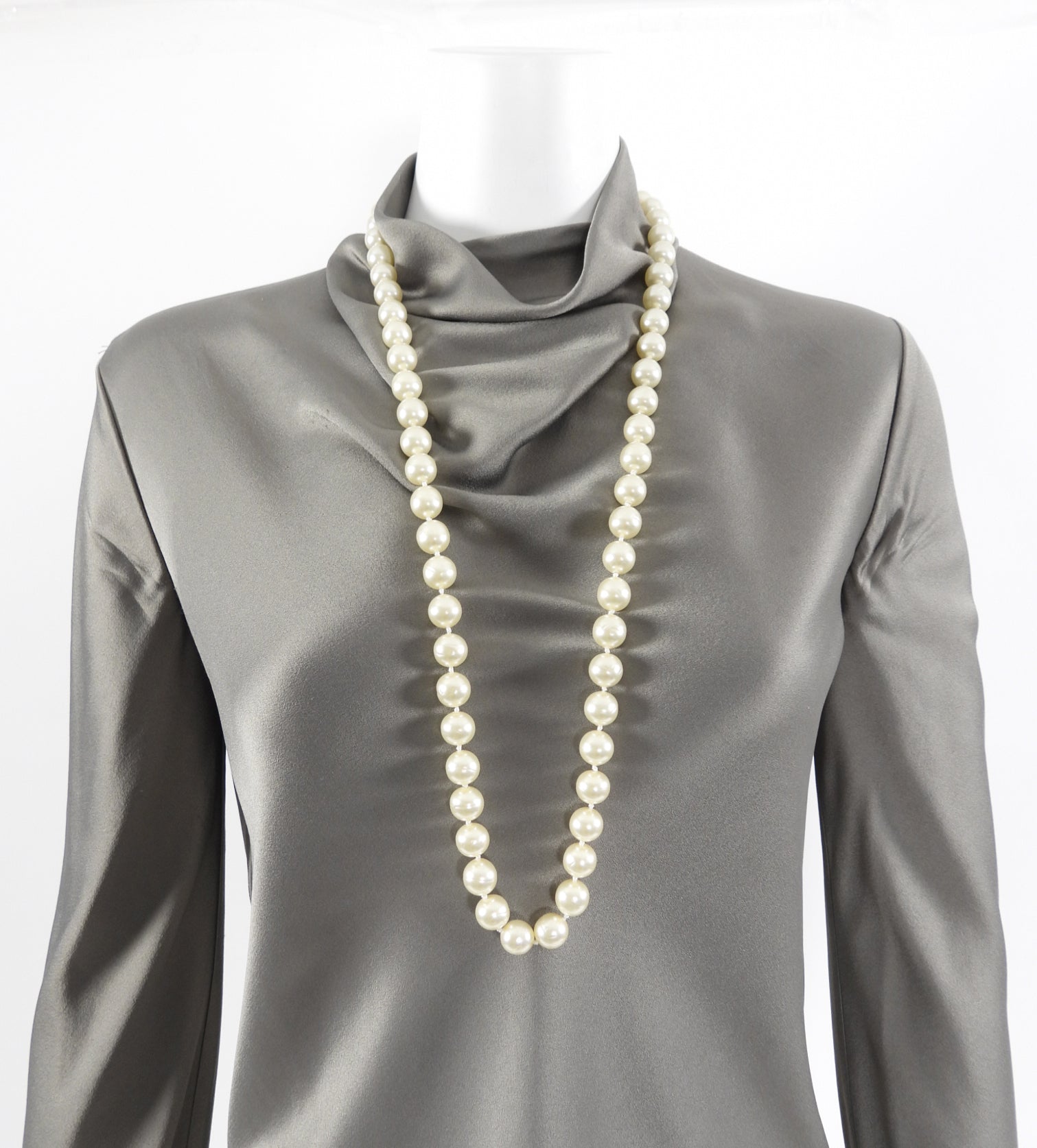 Chanel Vintage 1980’s Faux Pearl Single Strand Necklace