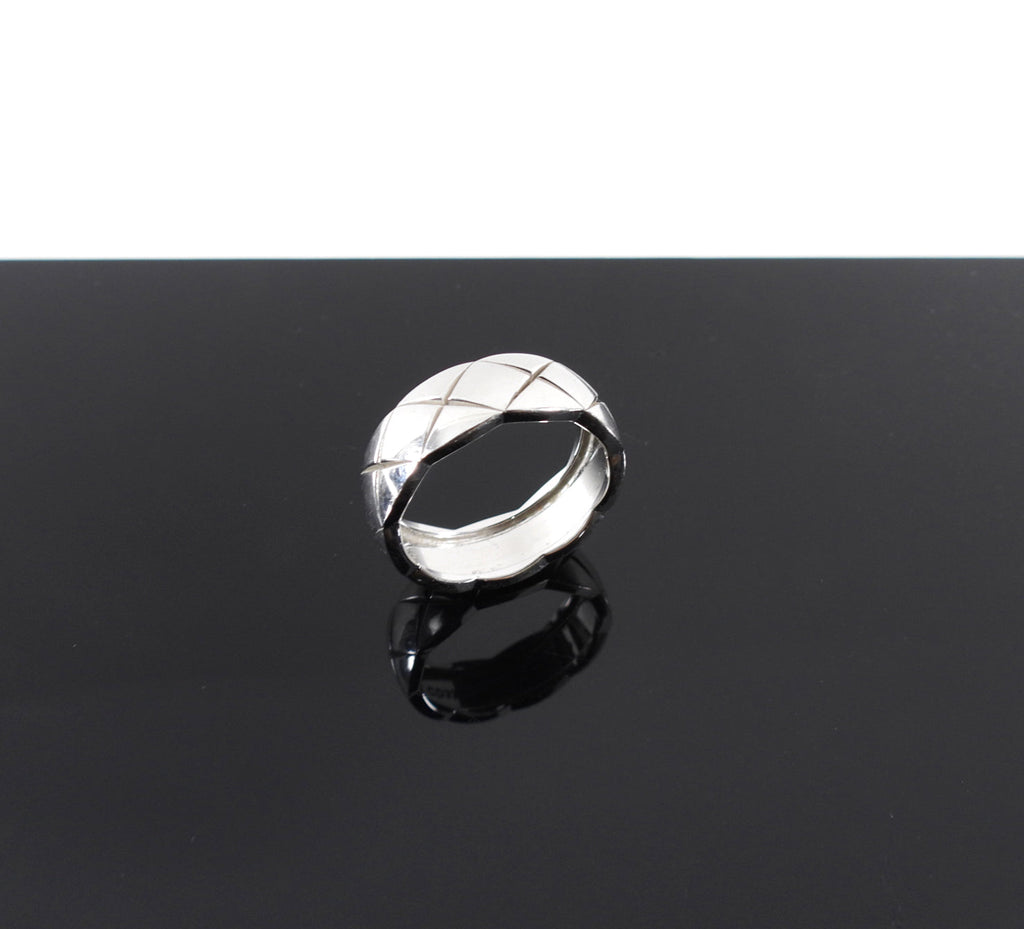Chanel 18k White Gold Coco Crush Quilted Band Ring - 53 / 6.5