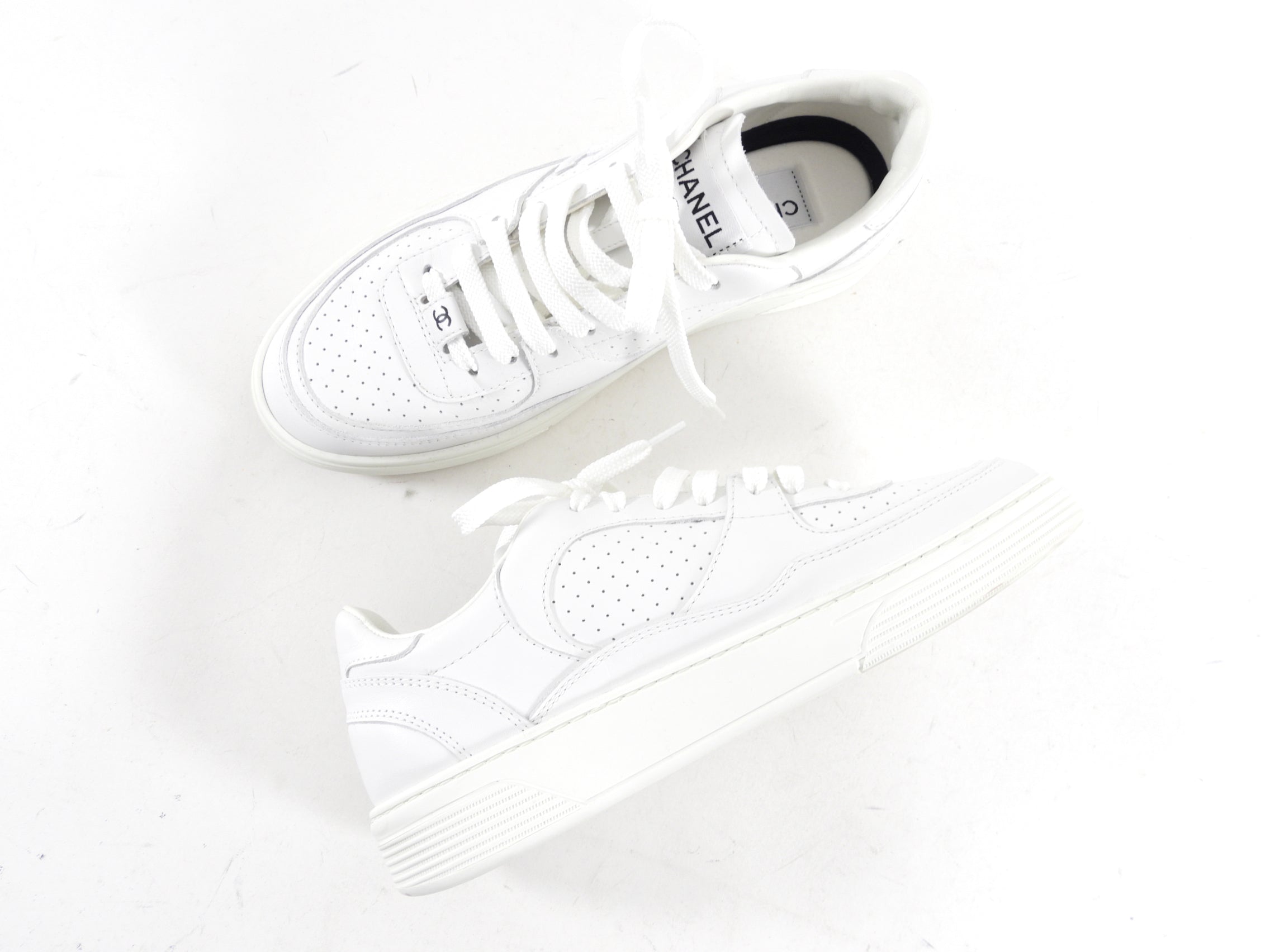 Chanel 23A White Leather Low Top CC Sneakers - 37.5 / 37